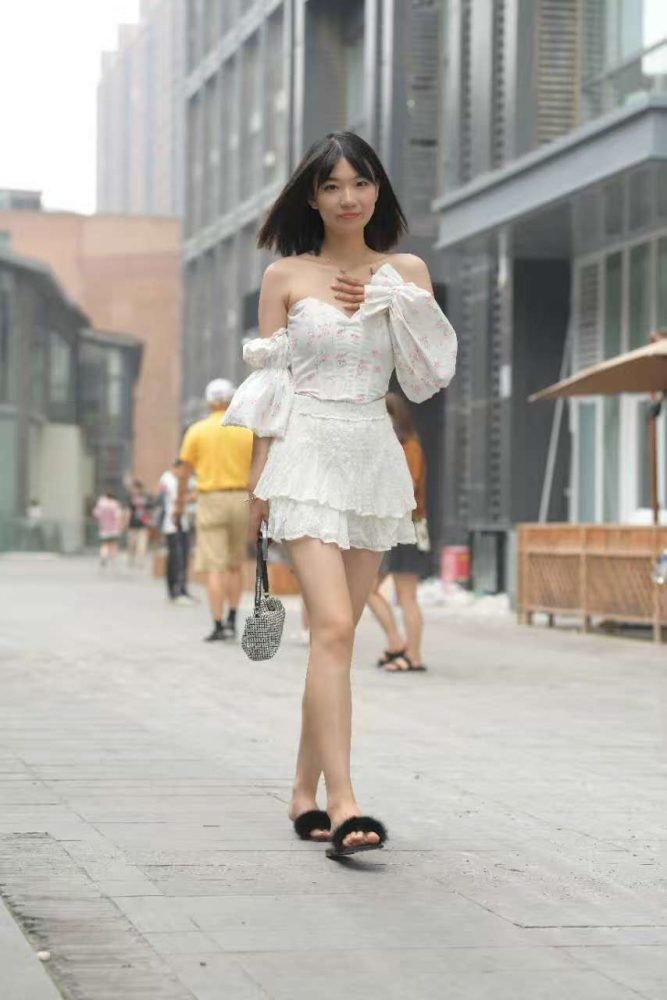 白裙女孩高挑学院风（486P+1V）87032-漫镜吧