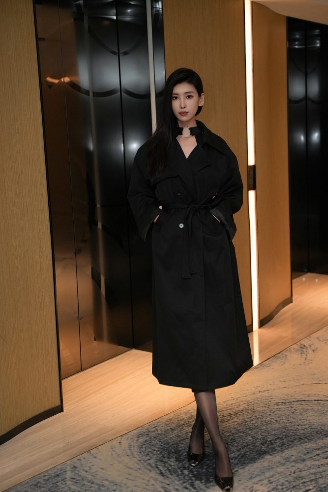 章芃芃 风衣黑丝[81P313M]-漫镜吧