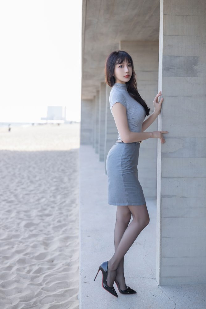 陆萱萱 灰色OL[90P1.13GB]-漫镜吧