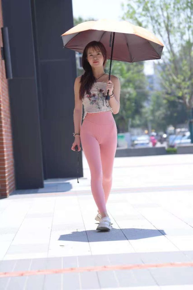 粉丝瑜伽裤美眉［750P16.4G］87136-漫镜吧