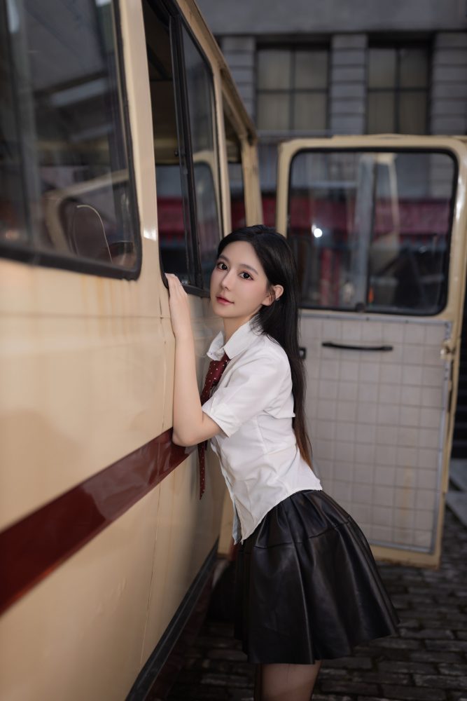 谢小蒽 大巴写真[100P1.37GB]-漫镜吧