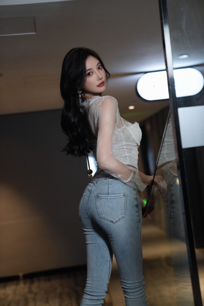 杨晨晨 简约牛仔裤[90P1.09GB]-漫镜吧