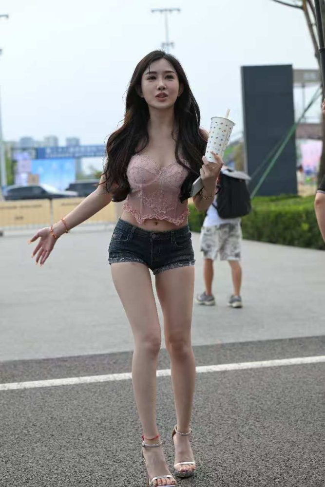 火辣李青青空降成都[230P4.06GB]85249-漫镜吧