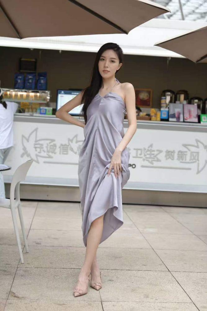 吊带丝裙[65P1.38GB]85390-漫镜吧