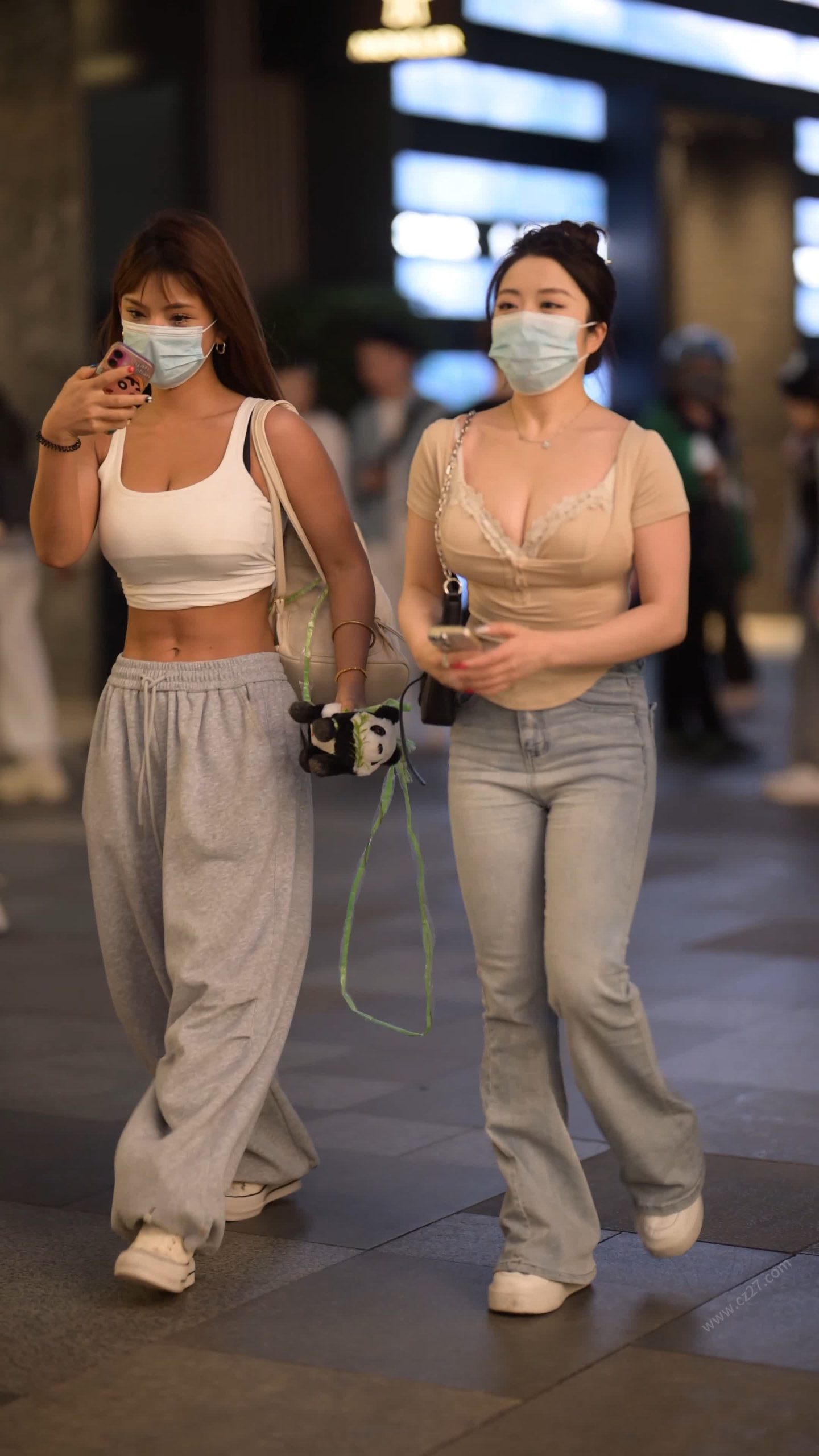 橙子摄影 街边丰腴美女-漫镜吧