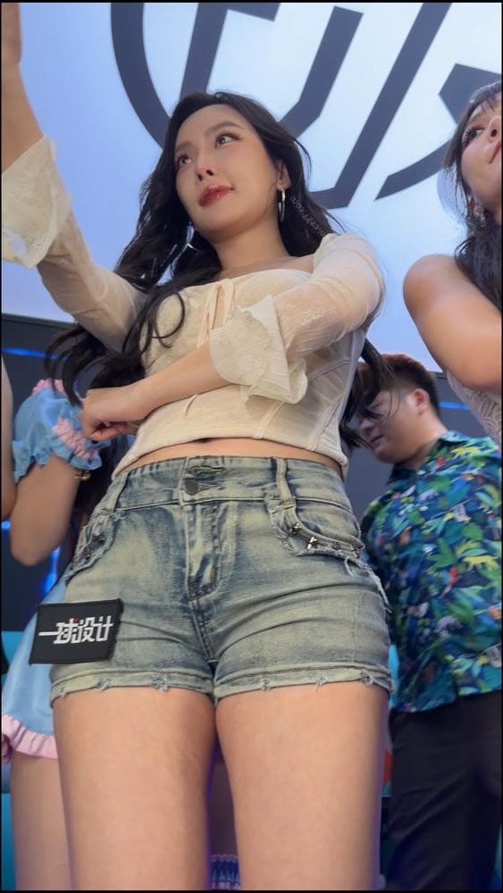 图片[4]-橙子摄影 美腿牛仔热裤[1V3.46GB]-漫镜吧
