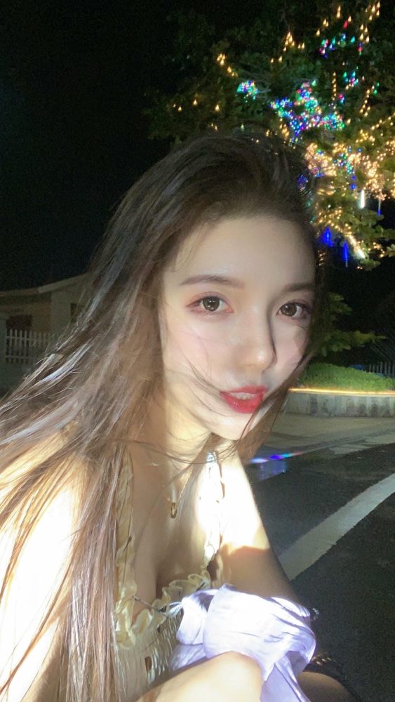 083