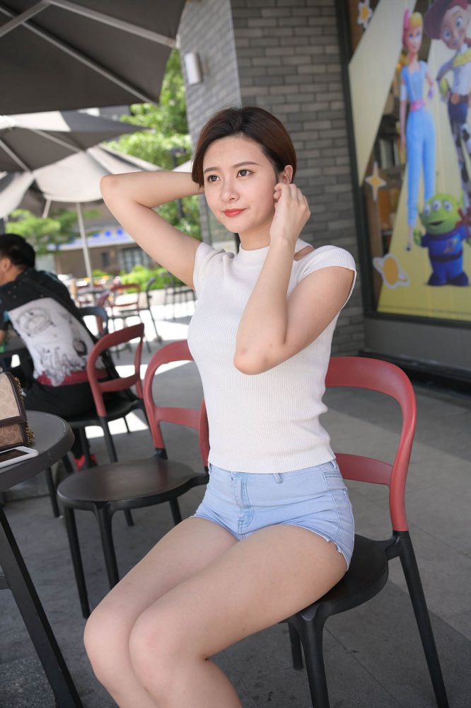 短发牛仔的漂亮女生【2.4G】-漫镜吧