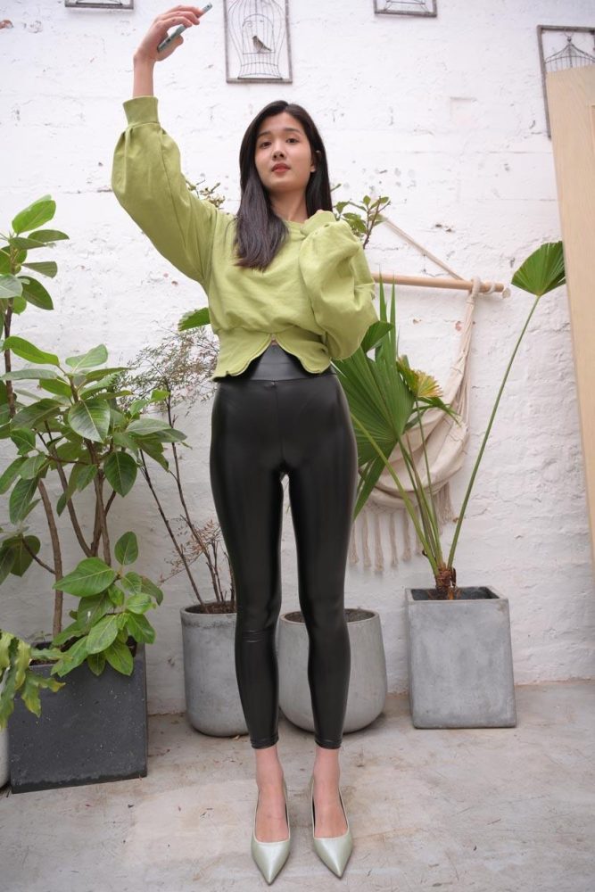 身材很棒的紧身皮裤女孩 J1537 653P1V-19.3GB-漫镜吧