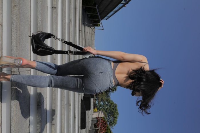 漂亮的紧身牛仔裤长发女孩【474P】00059-漫镜吧