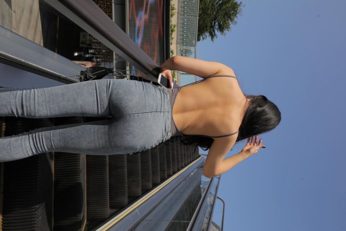 漂亮的紧身牛仔裤长发女孩【474P】00059-漫镜吧