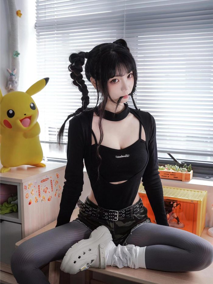 牛仔热裤+灰丝姑娘玩自拍-漫镜吧