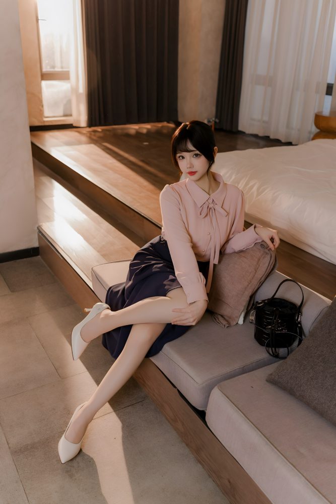 雪晴Astra 肉丝通勤OL[71P+1V]-漫镜吧