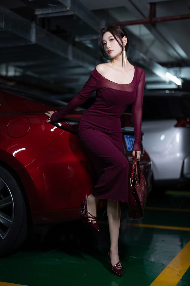 杨晨晨 红色透视连衣裙[100P]-漫镜吧