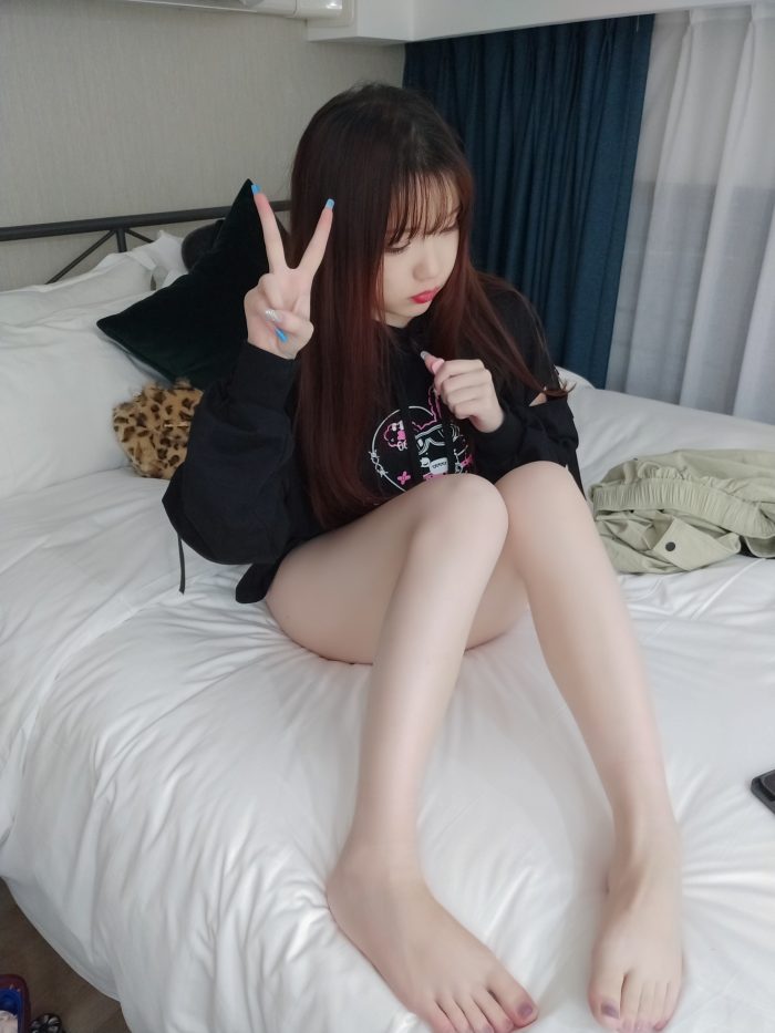 雪晴Astra 美腿美足美臀[177P+2V956MB]-漫镜吧