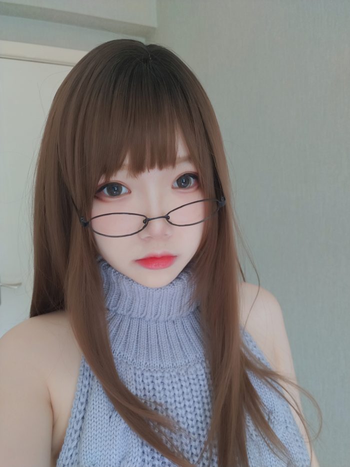 雪晴Astra 黑丝漏背毛衣[154P+19V1.51GB]-漫镜吧