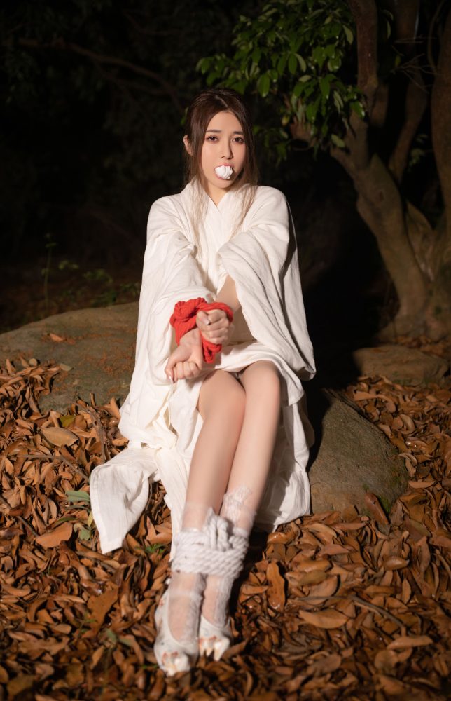 鱼子酱Fish 小树林的故事写真[40P643MB]-漫镜吧