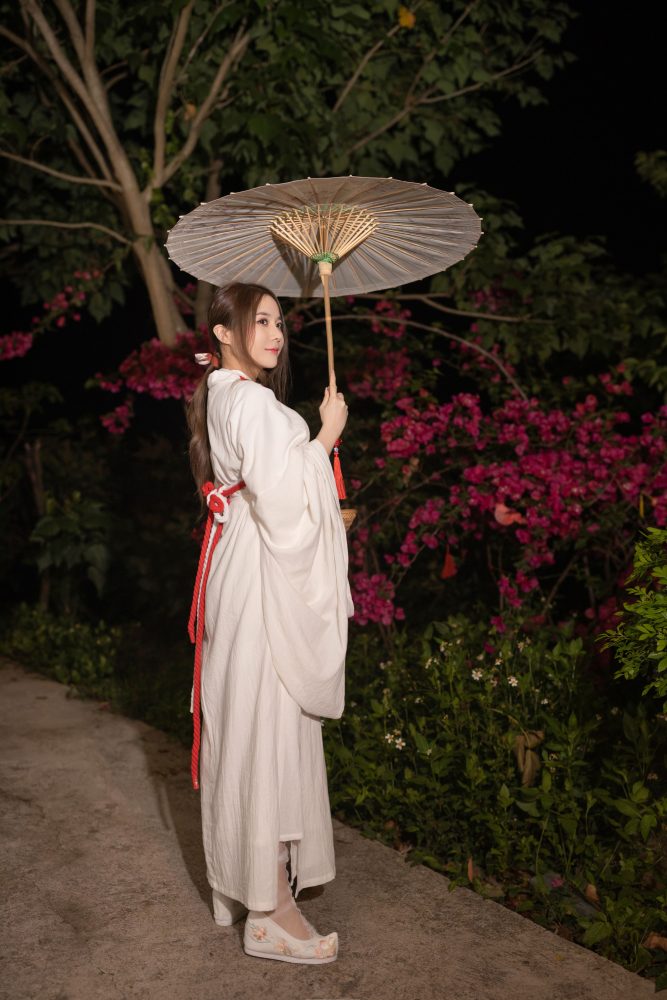 鱼子酱Fish 小树林的故事写真[40P643MB]-漫镜吧