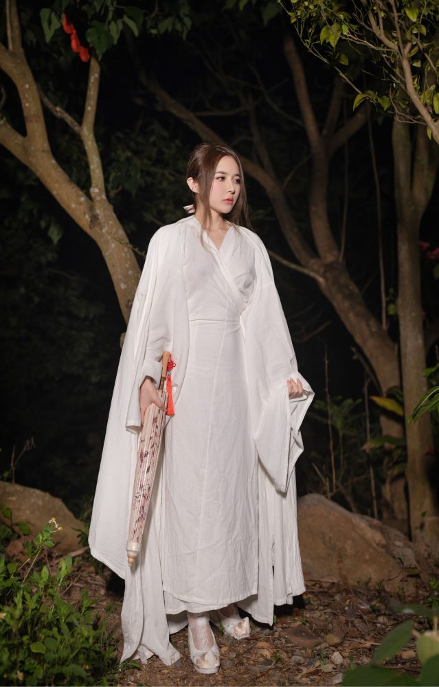 鱼子酱Fish 小树林的故事写真[40P643MB]-漫镜吧