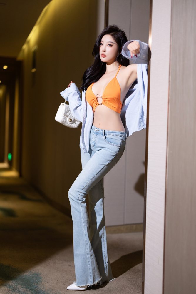 杨晨晨 蓝色牛仔裤[101P873MB]-漫镜吧