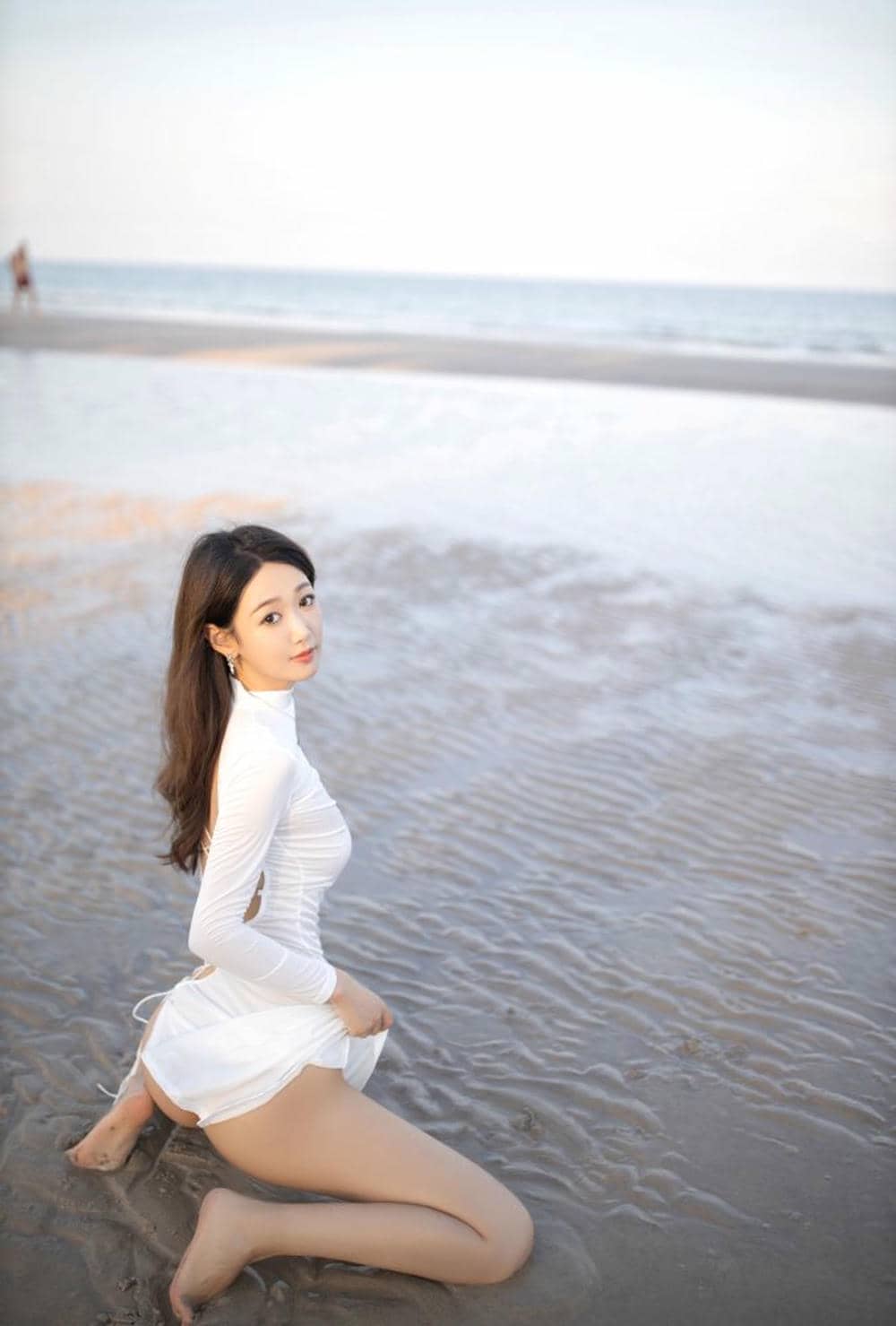 唐安琪 性感白裙激凸写真[80P913MB]-漫镜吧
