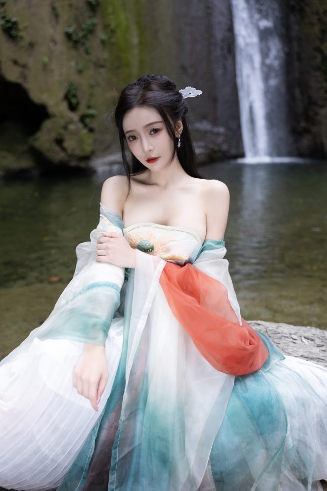 王馨瑶 绿色古装[112P310MB]-漫镜吧