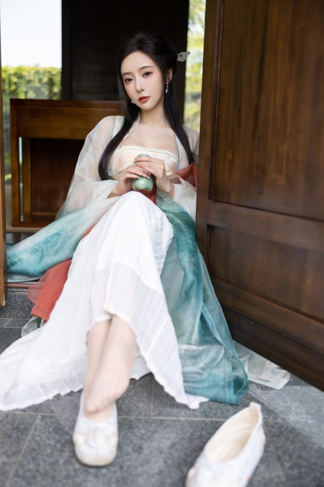 王馨瑶 绿色古装[112P310MB]-漫镜吧