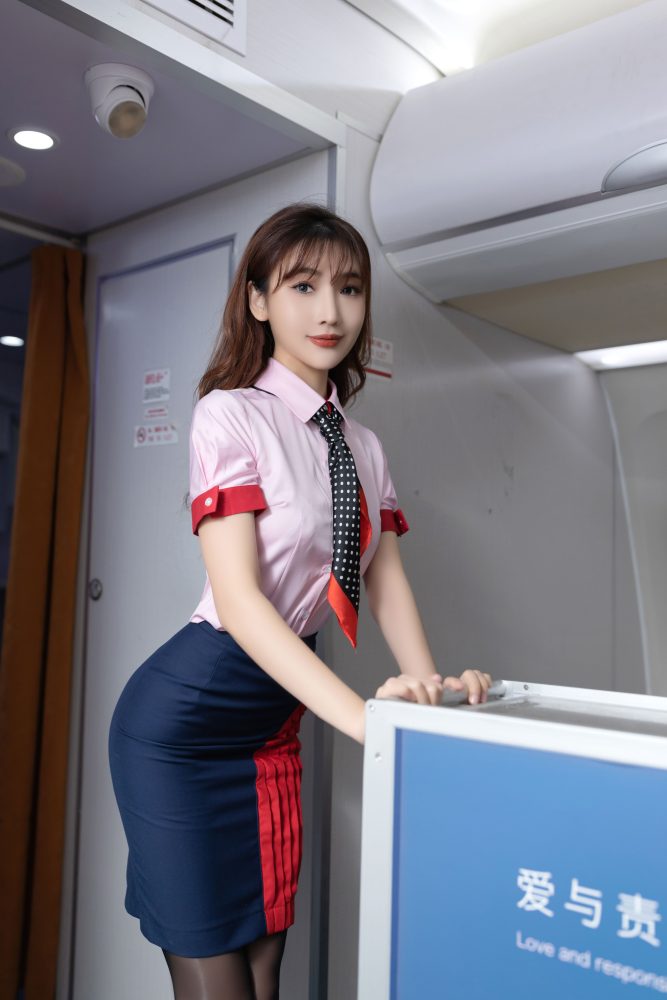陆萱萱 粉色空姐制服[91P1.13GB]-漫镜吧
