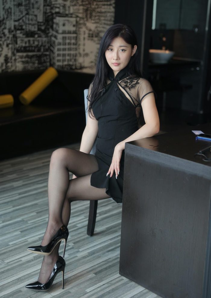 顾楚楚 旗袍黑丝[1010P5.53GB]-漫镜吧